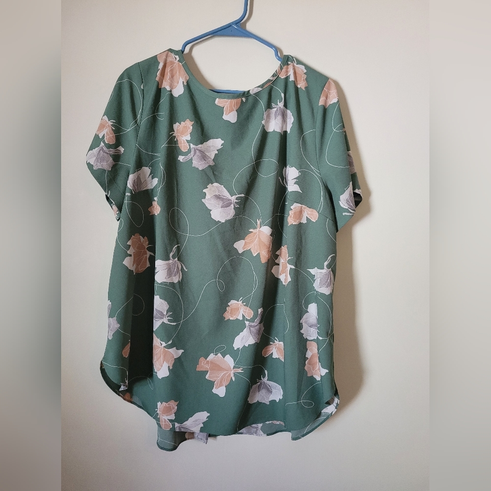 2 Womens Blouses Size 1x AVA &VIV from Target Leopard Floral - Button Down Back